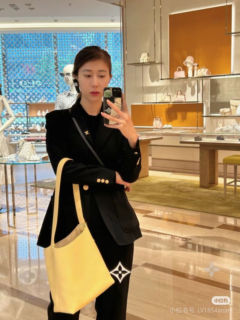 Louis Vuitton Hobo Bags